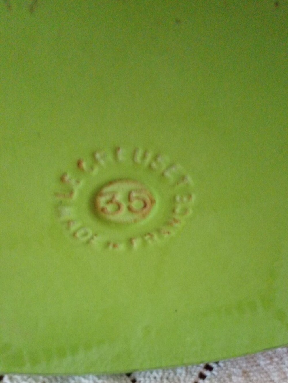 Le Creuset Kiwi Green Enameled Cast Iron Dutch Oven with Black Knob 35 Oval - Picture 3 of 5